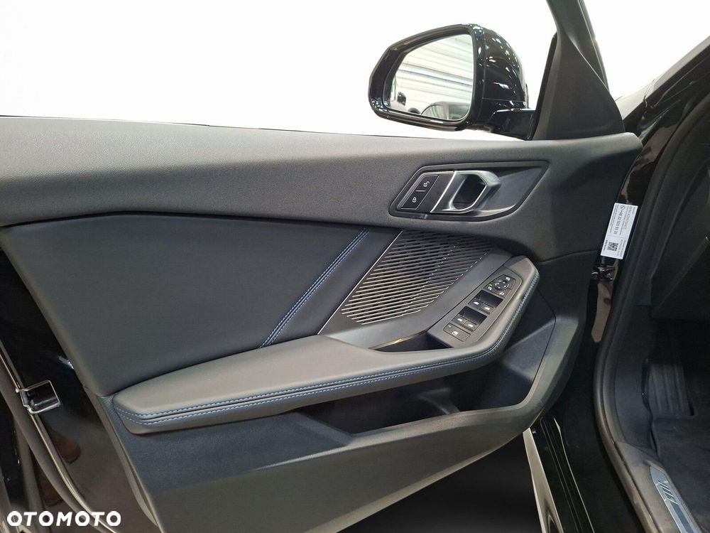 BMW Seria 1 120 mHEV - 12