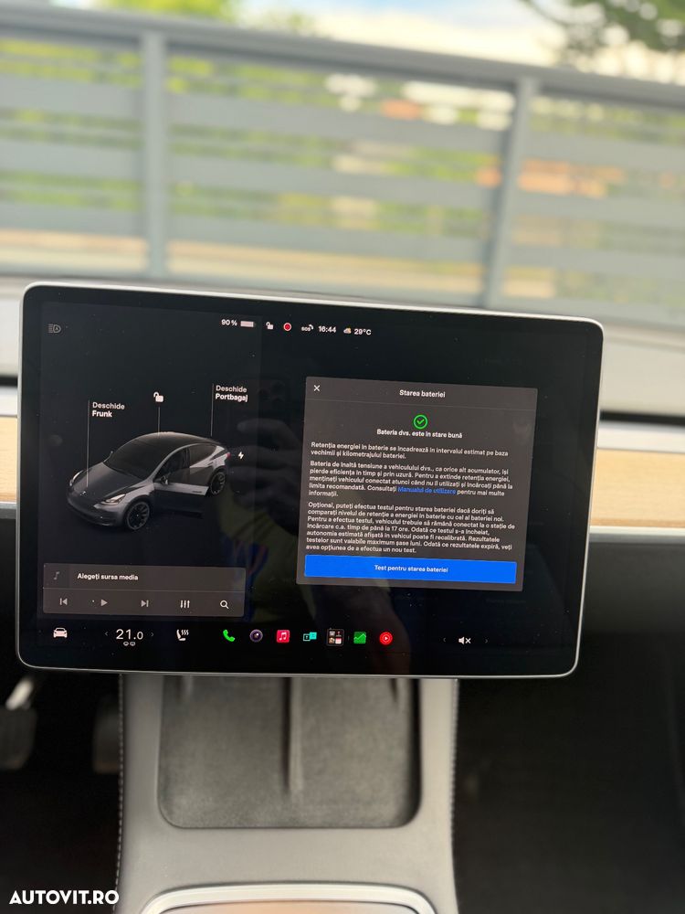 Tesla Model Y - 12
