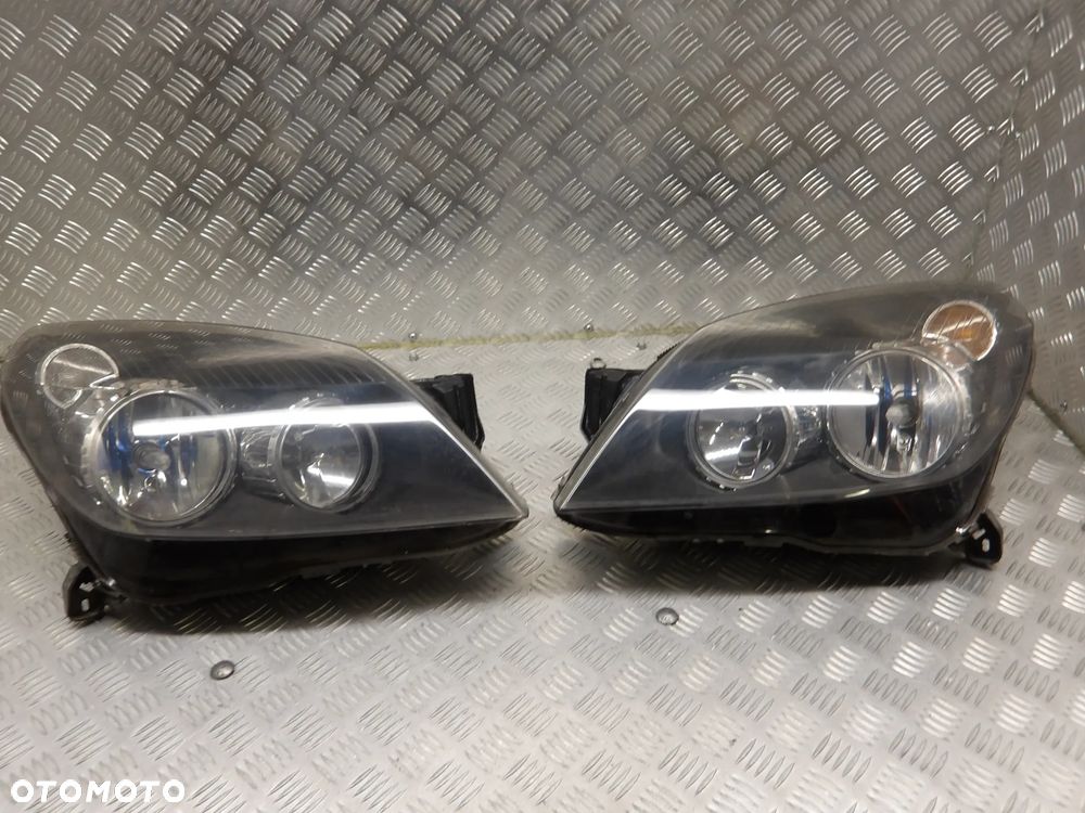 OPEL ASTRA H GTC 1.7CDTI LAMPA PRAWA LEWA PRZÓD PRZEDNIA 1EG270370-01 - 1