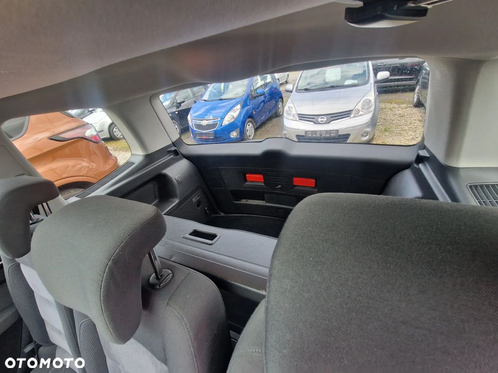 Volkswagen Touran - 11