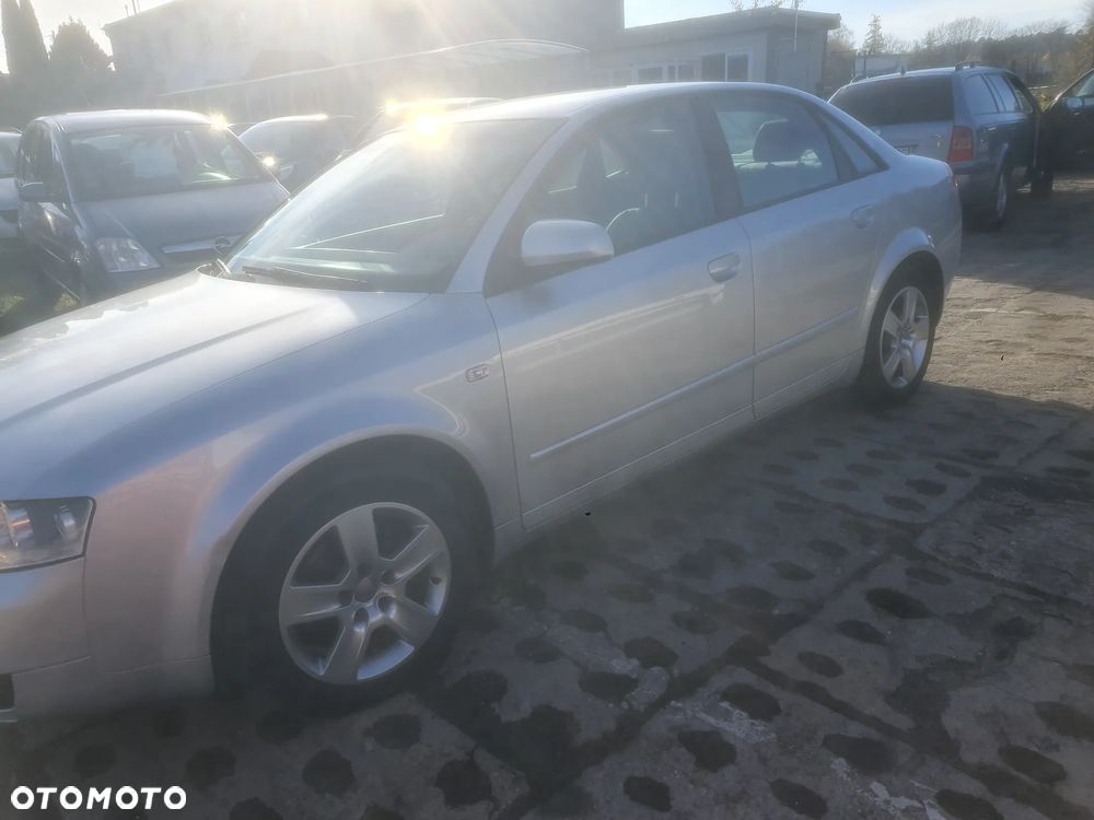 Audi A4 Limousine - 10