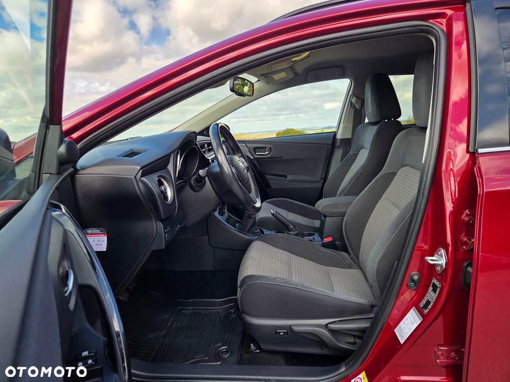 Toyota Auris 1.6 Selection - 8