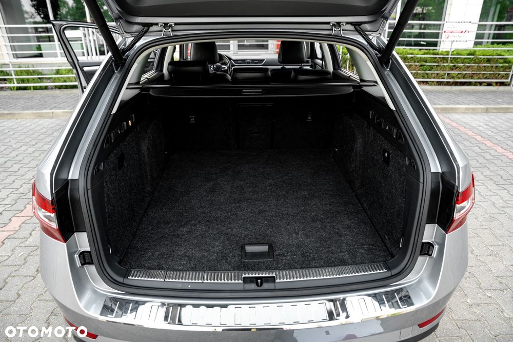 Skoda Superb 2.0 TDI 4x4 L&K DSG - 17