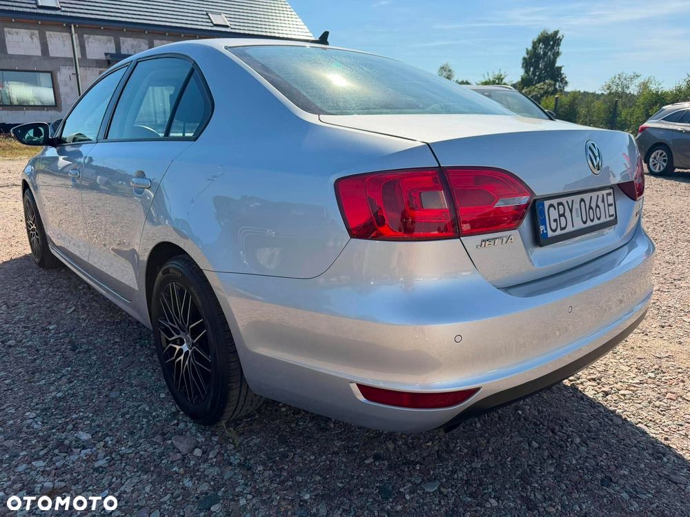 Volkswagen Jetta 1.6 TDI BMT Comfortline DSG - 4