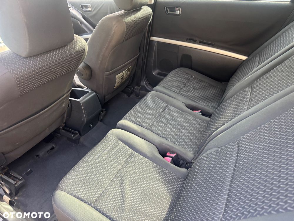 Toyota Corolla Verso 2.2 D-4D - 11