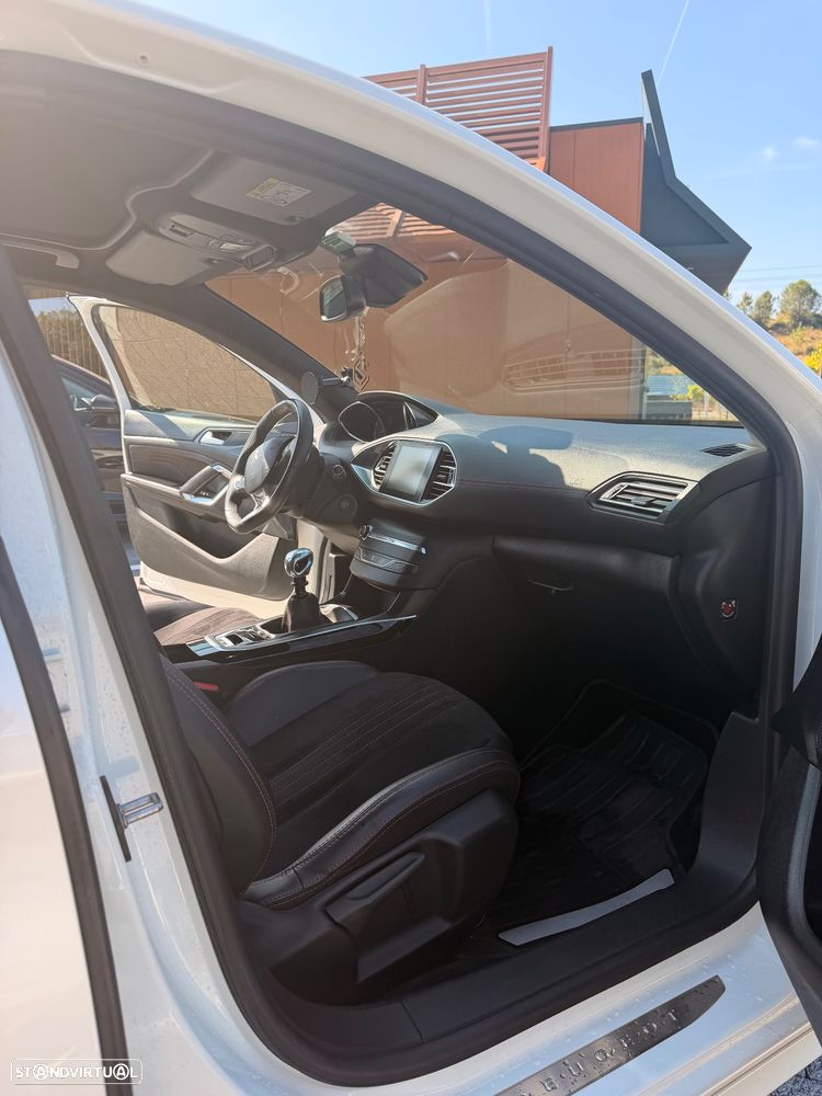 Peugeot 308 1.2 PureTech GT Line - 32