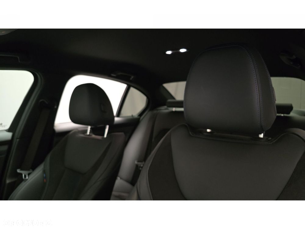 BMW Seria 3 320d xDrive M Sport - 18