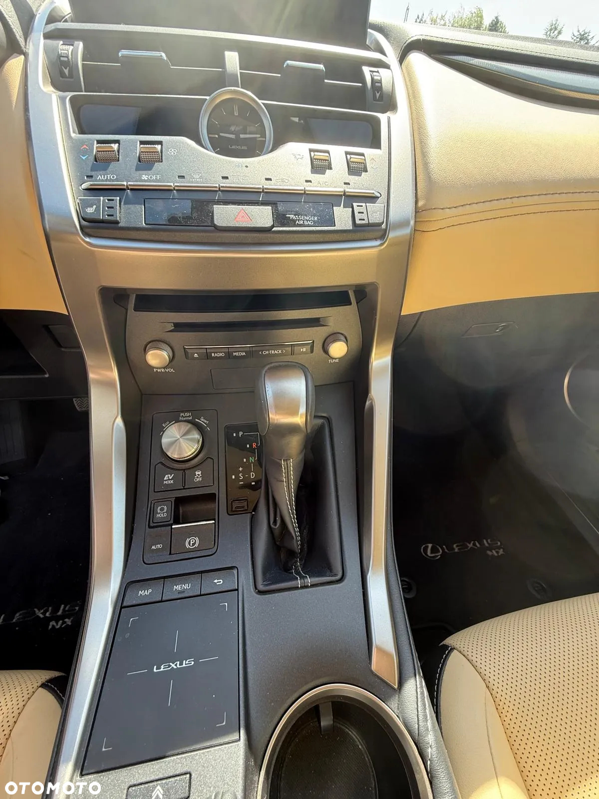 Lexus NX 300h Comfort AWD - 8