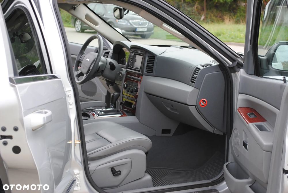 Jeep Grand Cherokee - 22