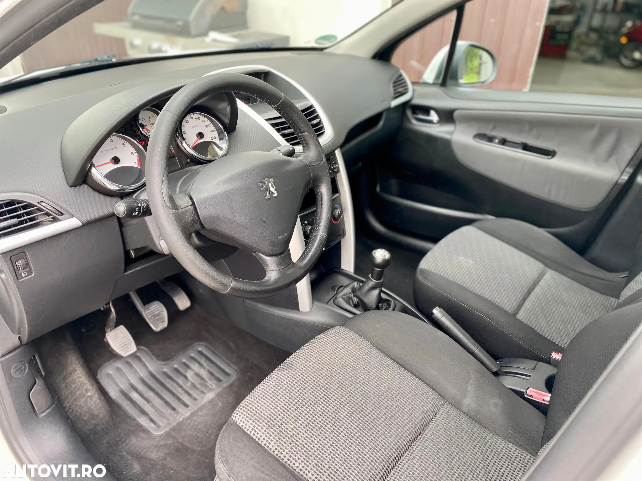 Peugeot 207 1.4 E Premium - 6