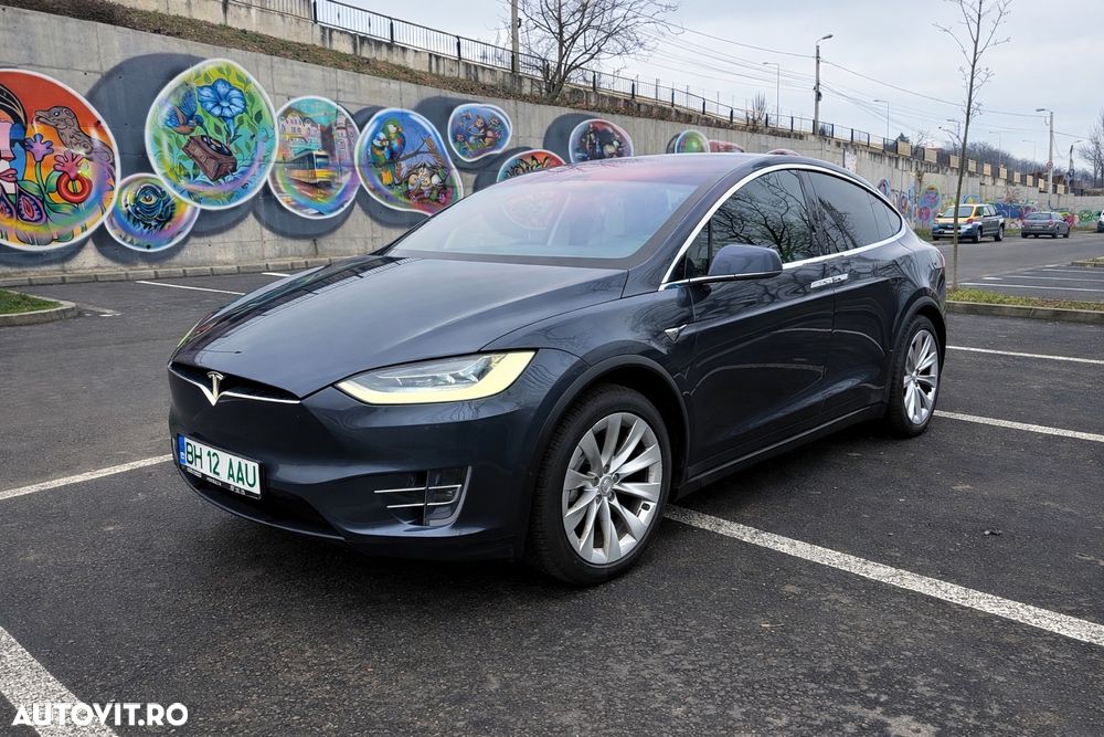 Tesla Model X - 4
