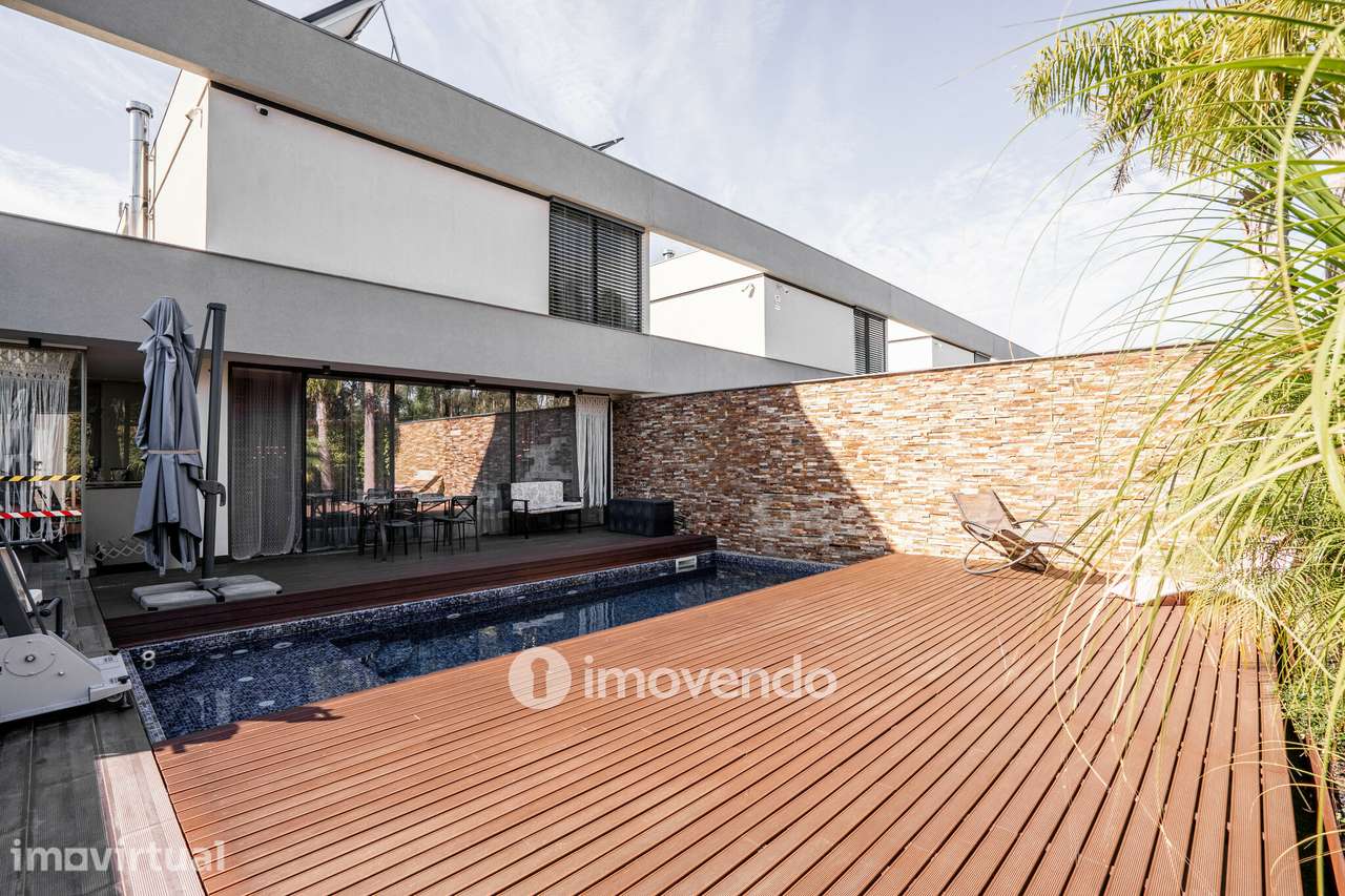 Moradia T4 de luxo, com piscina salinizada e aquecida, na Madalena - Grande imagem: 2/60