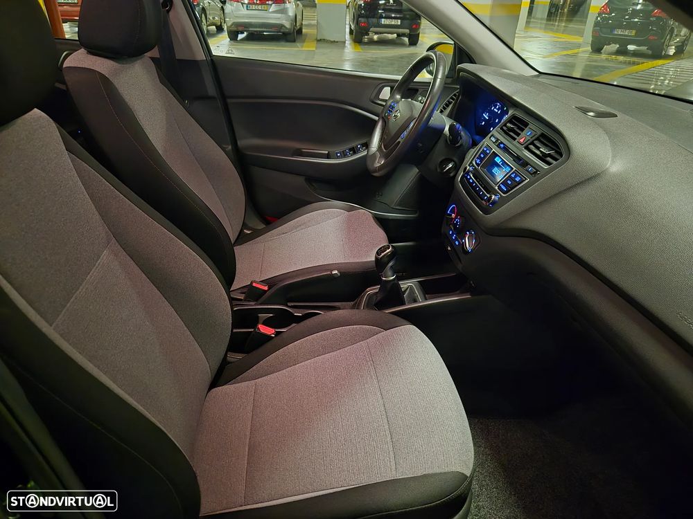 Hyundai i20 1.1 CRDi Blue Access+Bluetooth - 36