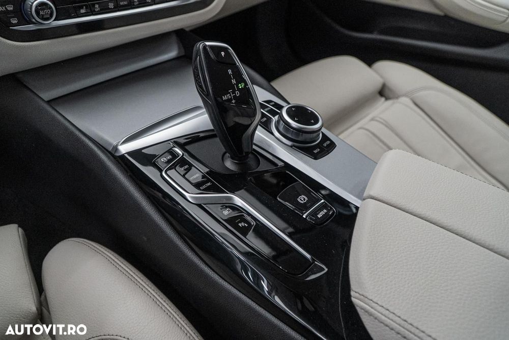 BMW Seria 5 520e Aut. Luxury Line - 28