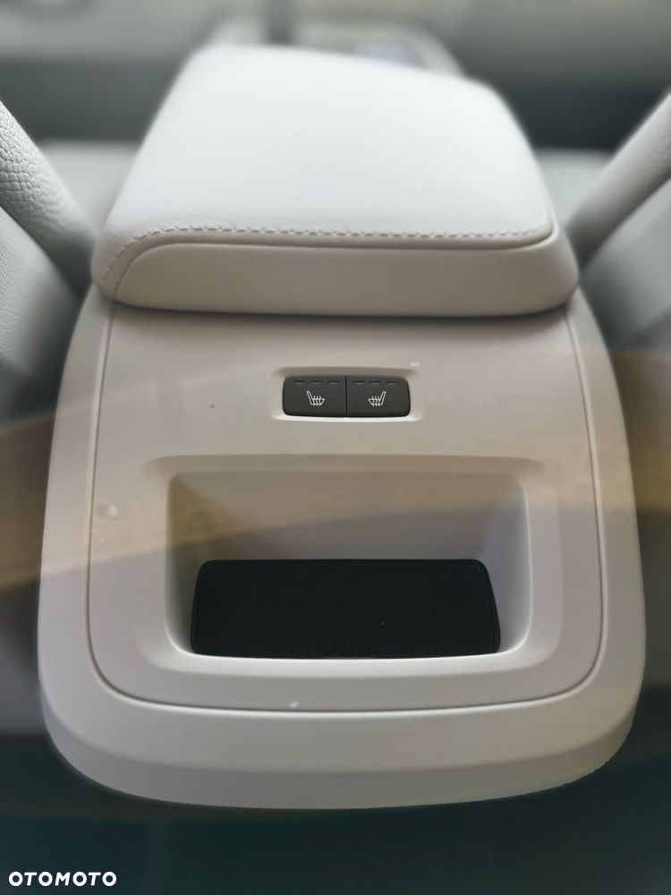 Volvo XC 60 B4 B Plus Dark - 26