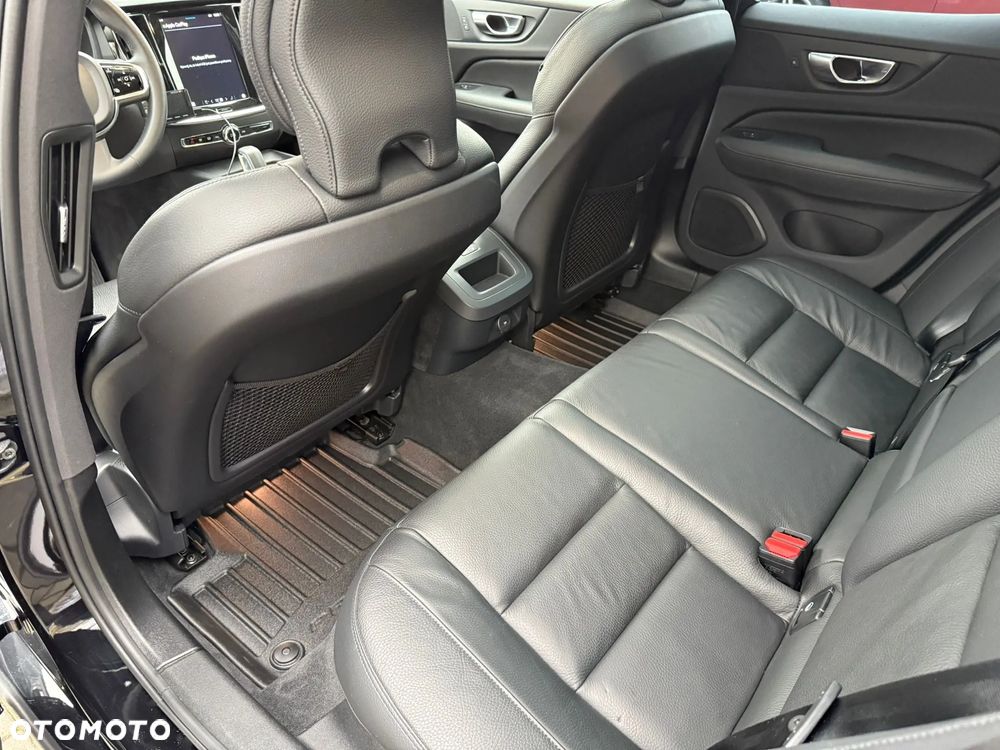 Volvo S60 B5 B AWD Plus Dark - 27