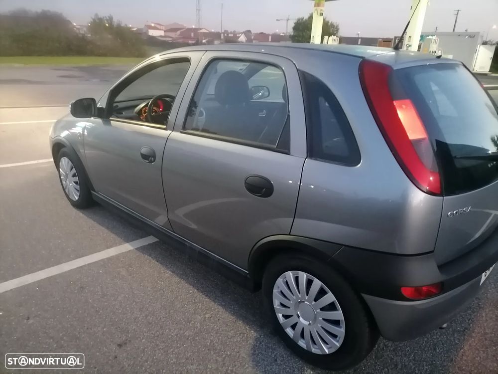 Opel Corsa 1.2 16V Confort - 2