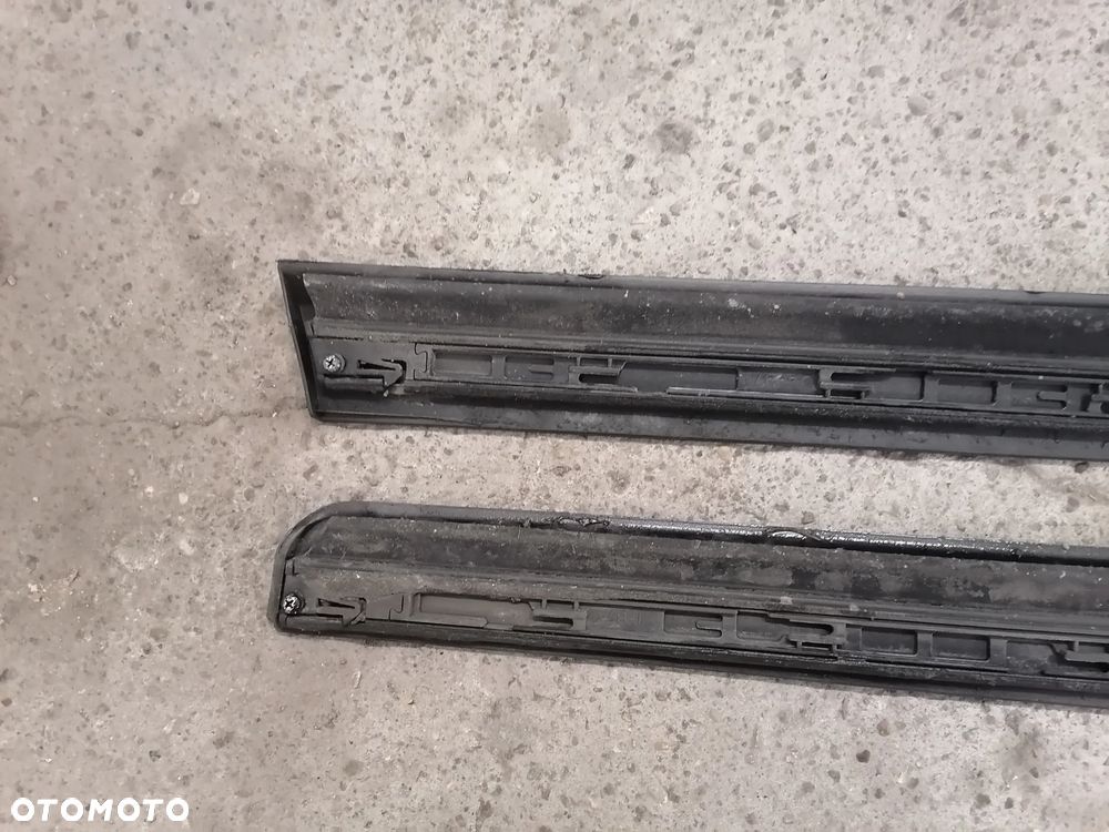 Listwa Dolna Drzwi LX7Z Lewa/Prawa Przód Audi A4 B7 - 7
