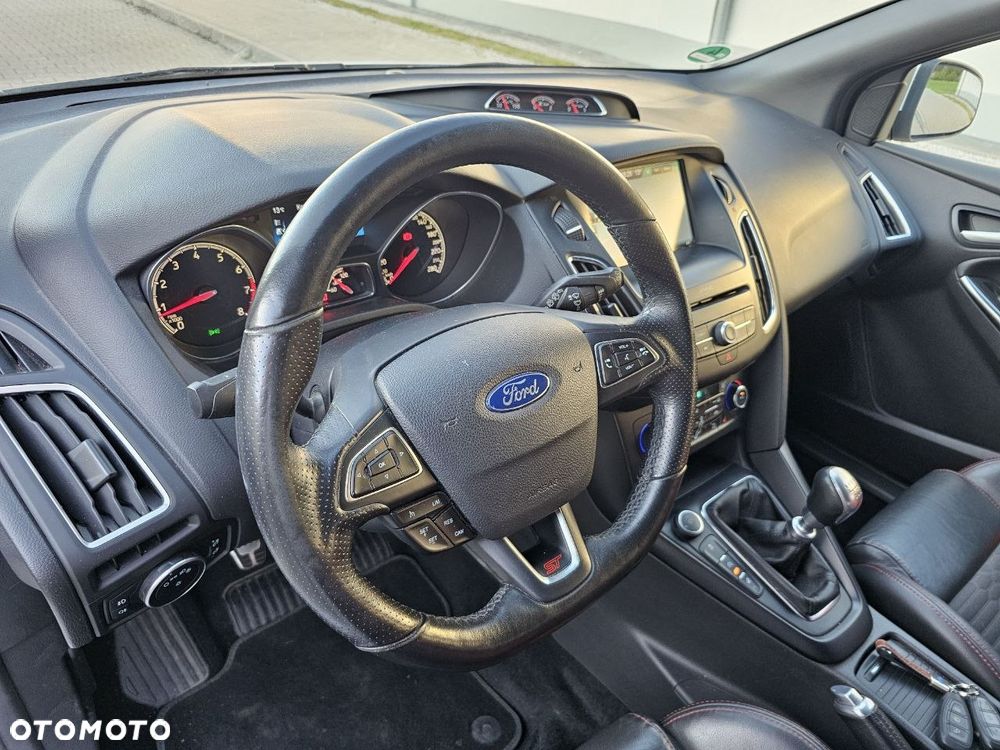 Ford Focus 2.0 EcoBoost ST mit Leder-Sport-Paket - 26