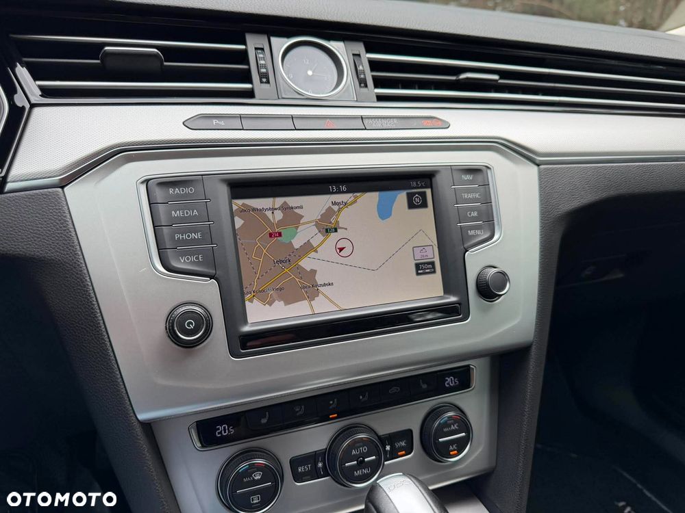 Volkswagen Passat Variant 2.0 TDI SCR DSG Highline - 24