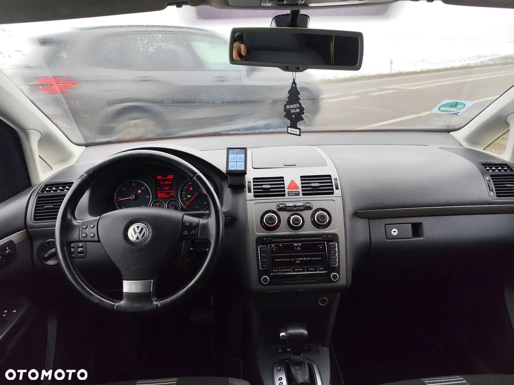 Volkswagen Touran 2.0 TDI Trendline DSG - 18