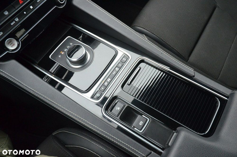 Jaguar F-Pace 2.0 i4P AWD R-Sport - 26