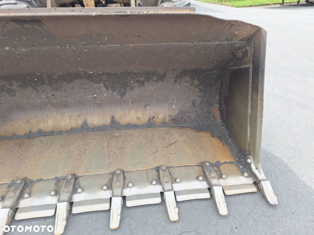 CAST 928 F 4X4 - 32