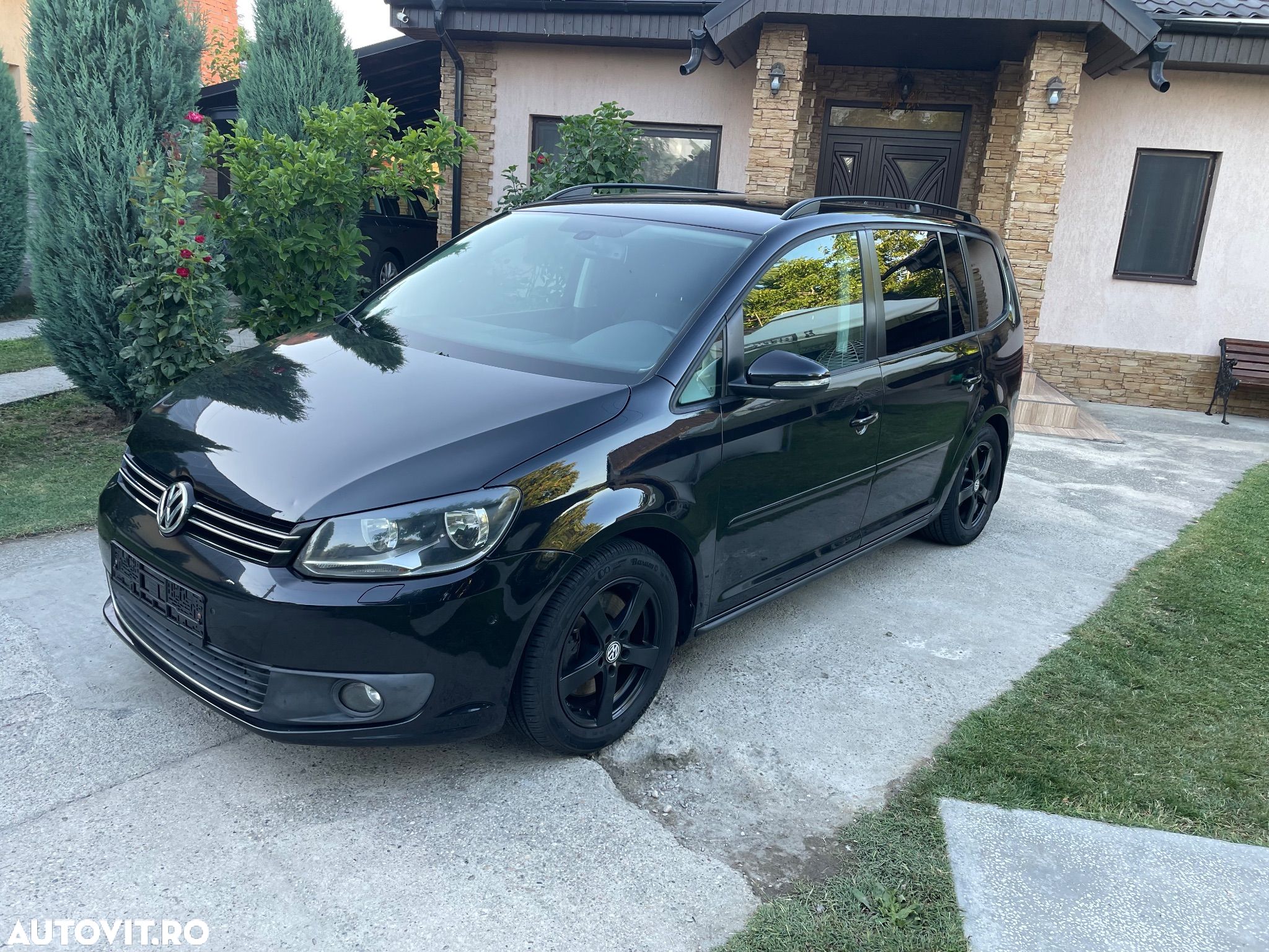 Volkswagen Touran - 1