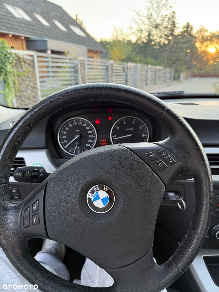 BMW Seria 3 318i - 22