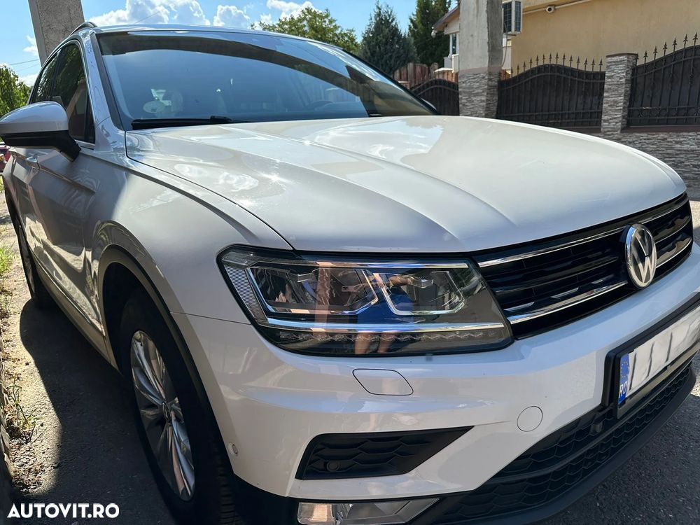 Volkswagen Tiguan - 1
