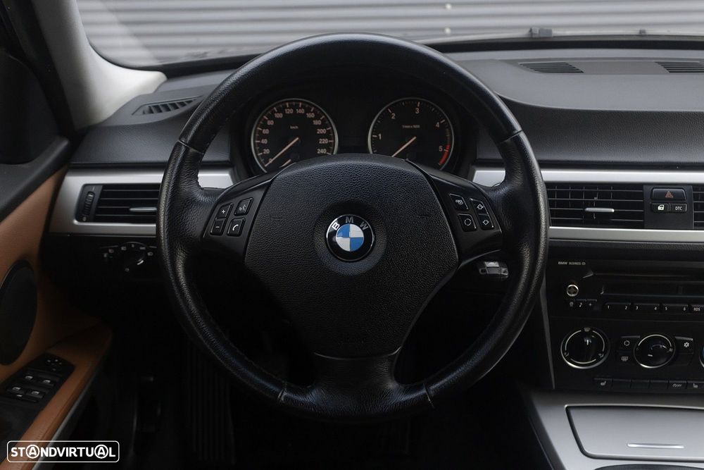 BMW 318 d Touring - 12