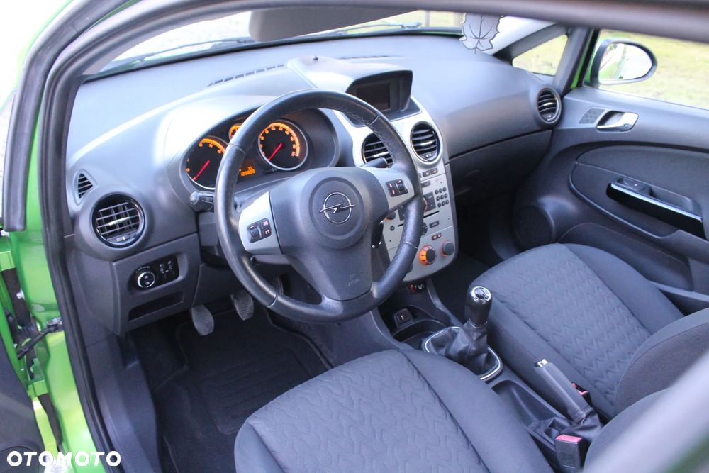 Opel Corsa - 22