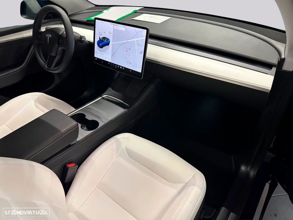 Tesla Model Y - 14