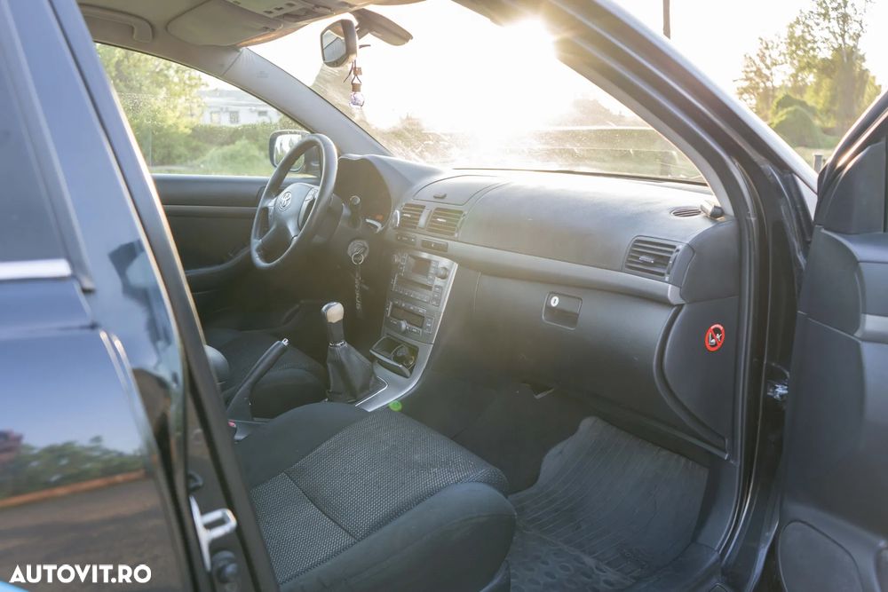 Toyota Avensis 1.6 Comfort - 17