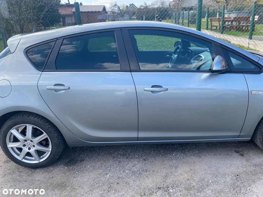 Opel Astra 1.4 Turbo - 11