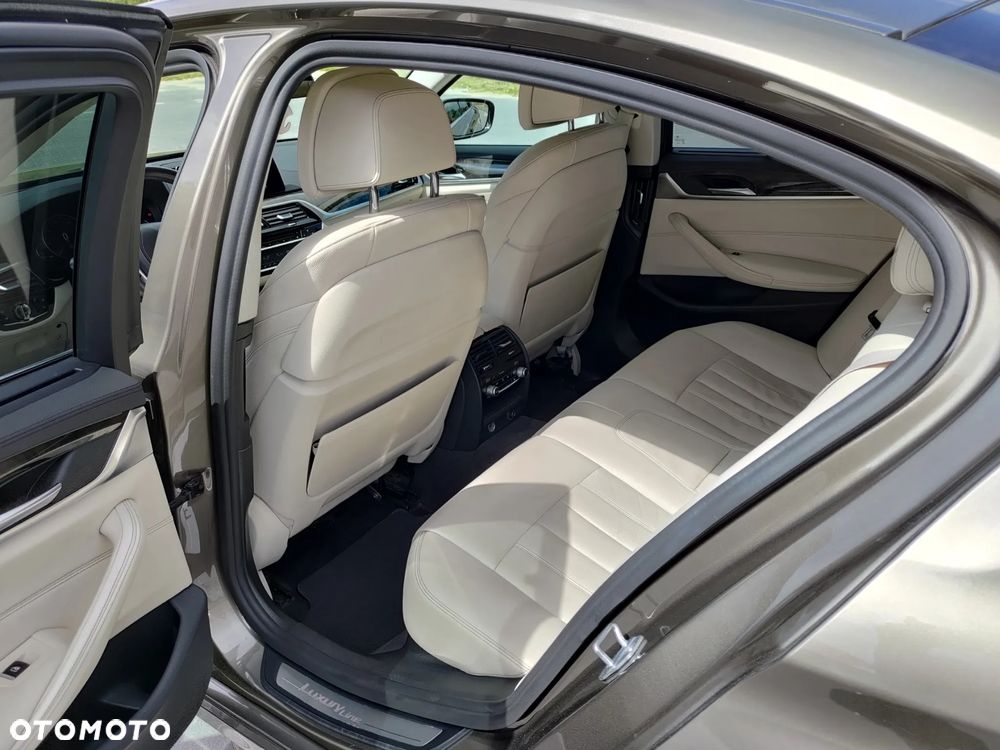 BMW Seria 5 530i xDrive Luxury Line - 17