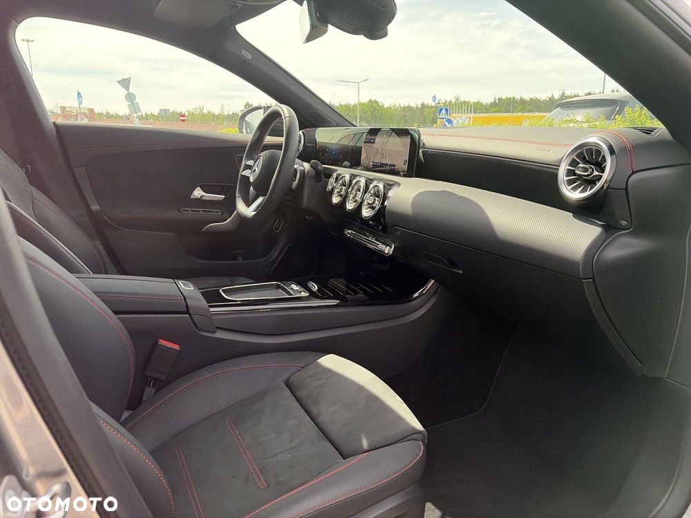 Mercedes-Benz CLA 200 AMG Line 7G-DCT - 16