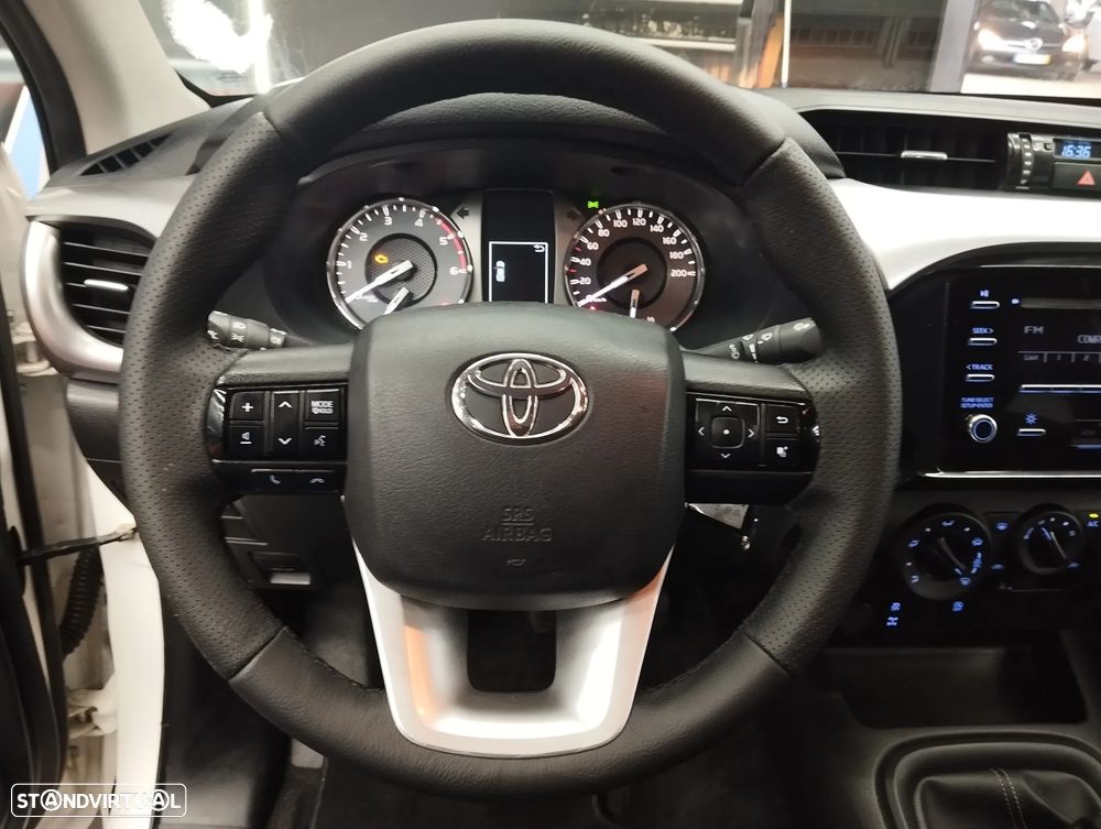 Toyota Hilux 2.4 D-4D 4WD CD CM - 13