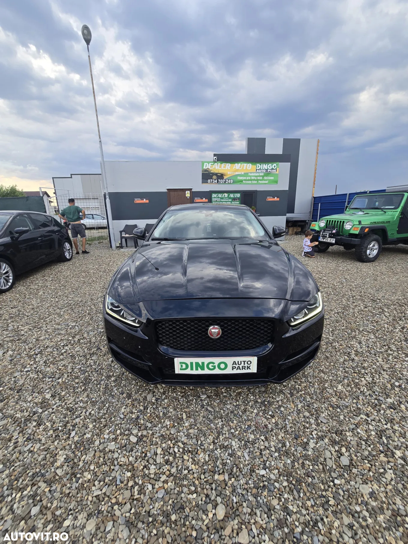 Jaguar XE 2.0 Prestige - 3