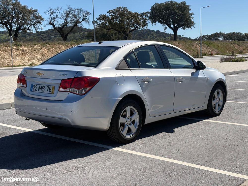 Chevrolet Cruze 1.6 LS - 6