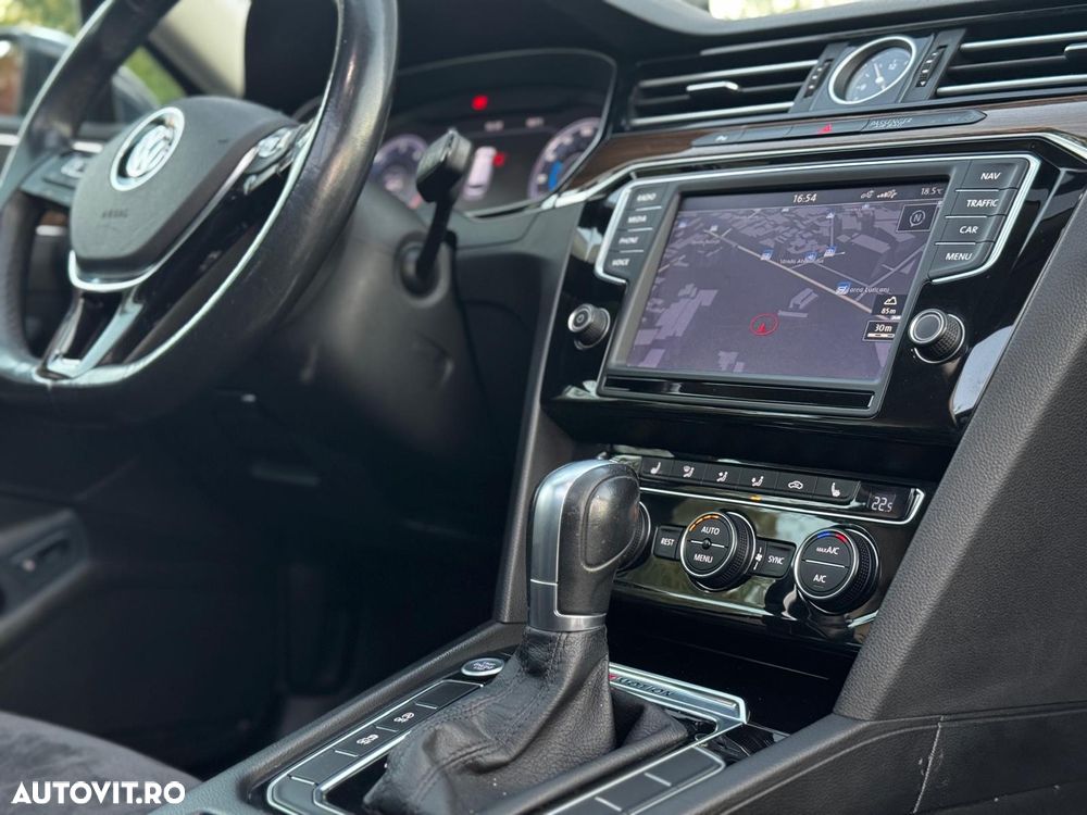 Volkswagen Passat 2.0 TDI DSG 4Motion Highline - 24