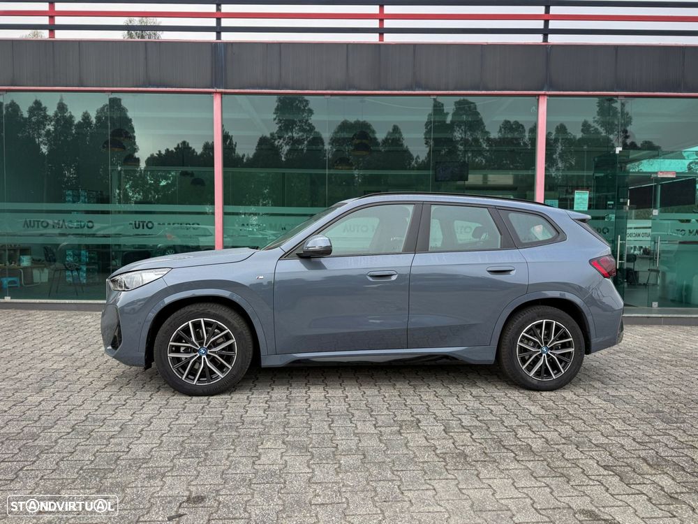BMW iX1 eDrive20 Pack Desportivo M - 3