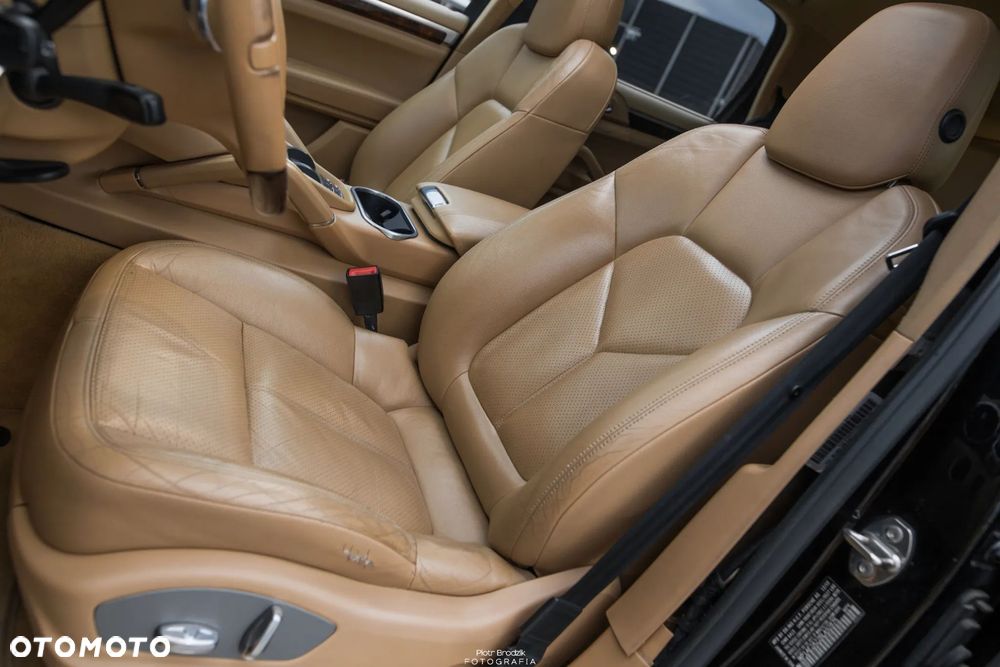 Porsche Cayenne - 25
