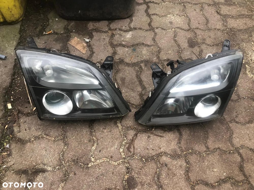 OPEL Vectra C SIGNUM LAMPY PRZÓD PRAWA LEWA H7 CENA ZA 2 SZTUKI - 1