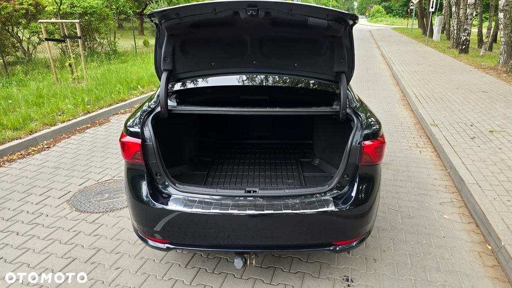 Toyota Avensis 1.8 Premium - 13