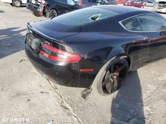 Aston Martin DB9 Standard - 19