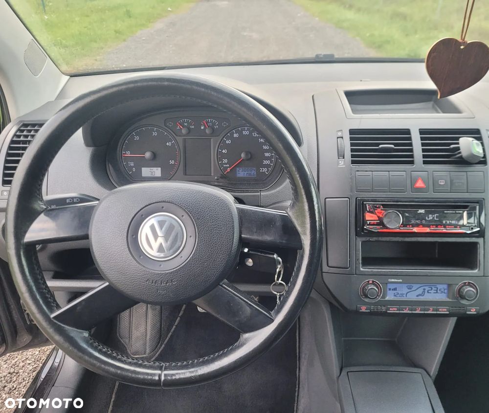 Volkswagen Polo 1.4 TDI Highline - 8