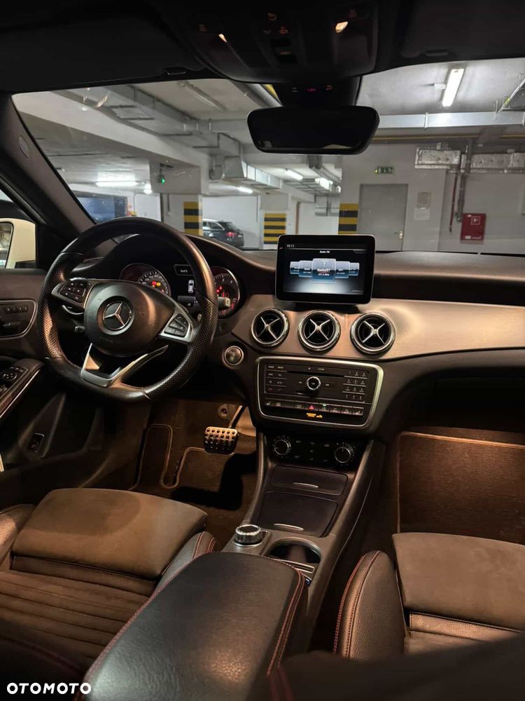 Mercedes-Benz GLA 250 4-Matic AMG Line - 18