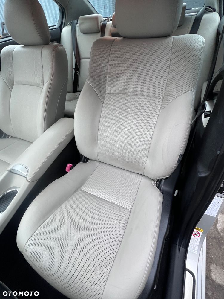 Toyota Avensis 1.8 Premium MS - 20