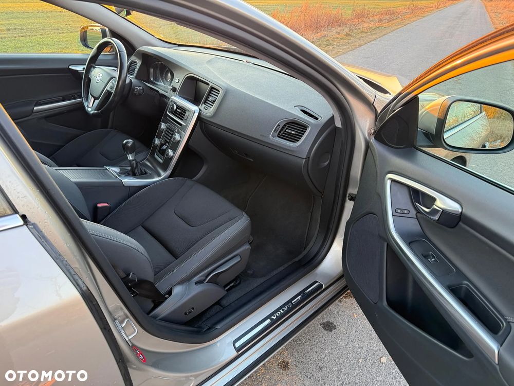 Volvo V60 D3 Momentum - 11